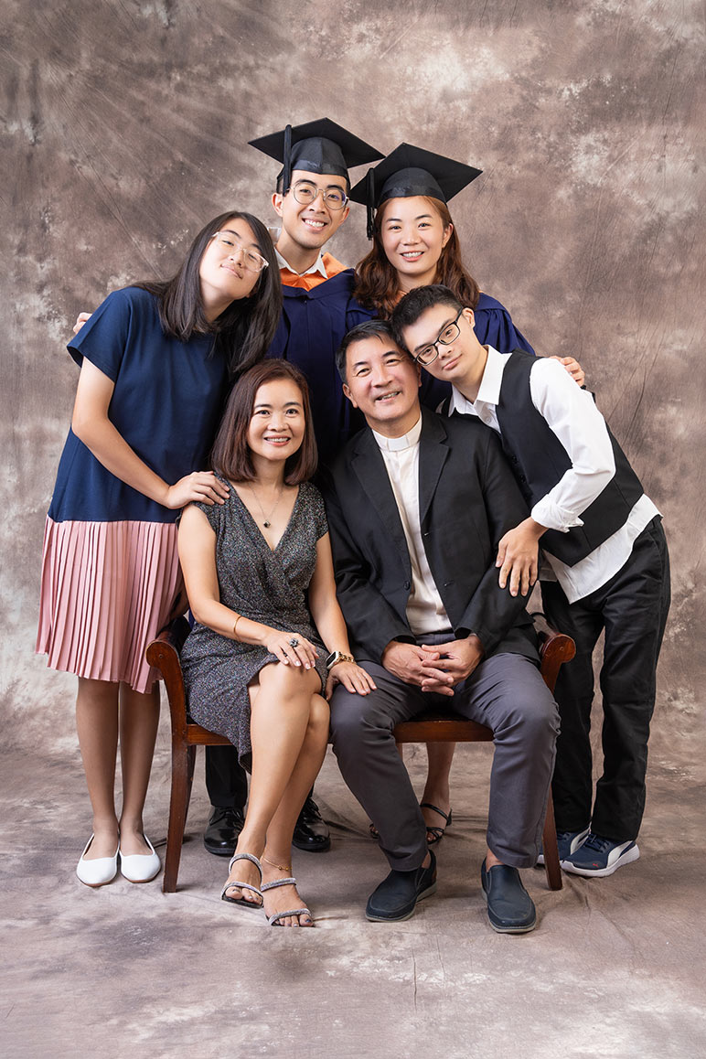 Graduation Family Photo sample