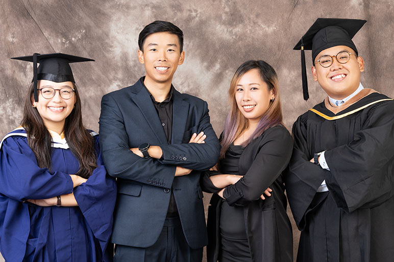 Graduation Family Photo sample
