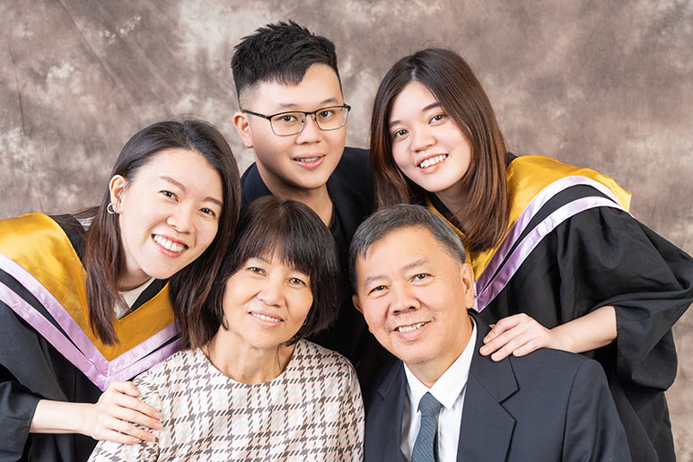 Graduation Family Photo sample