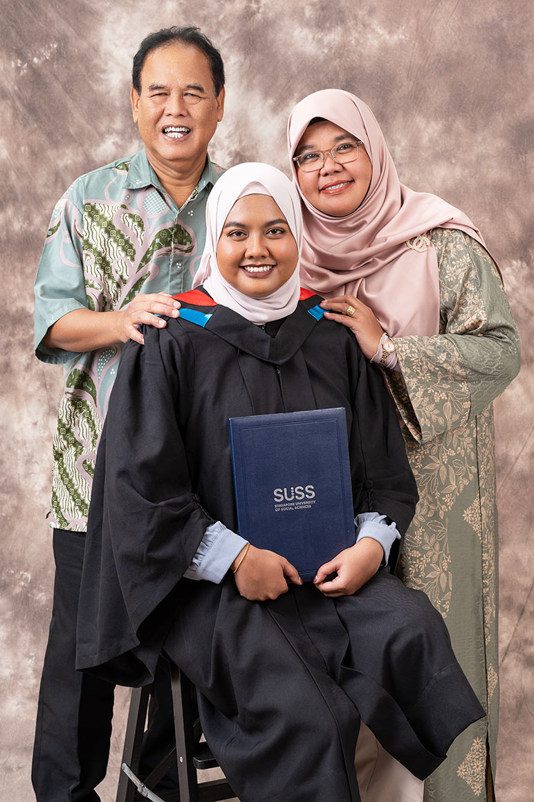 Graduation Family Photo sample