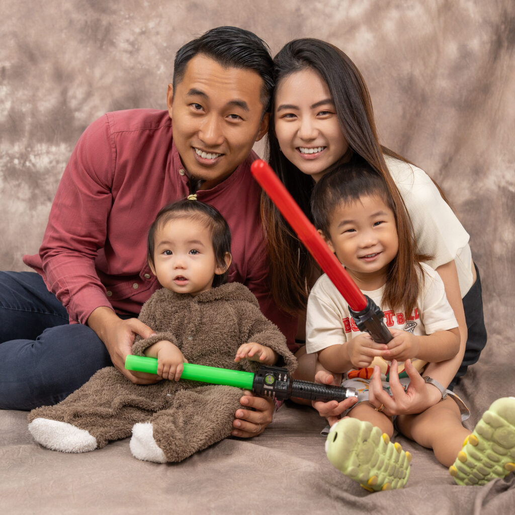 15 Creative Family Photoshoot Ideas to Capture Genuine Moments