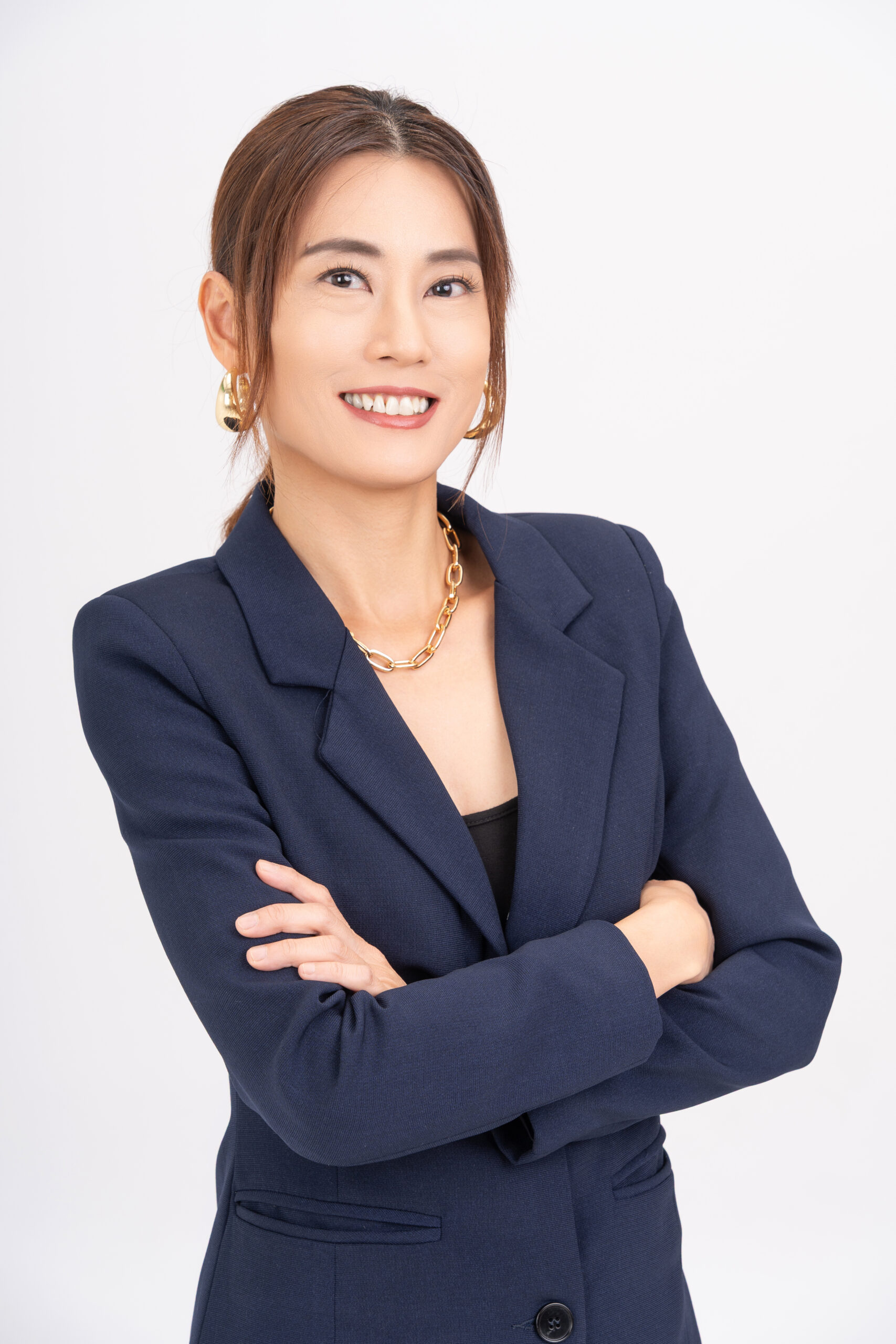 How to Pose for Corporate Photos: A Complete Guide for a Professional Look