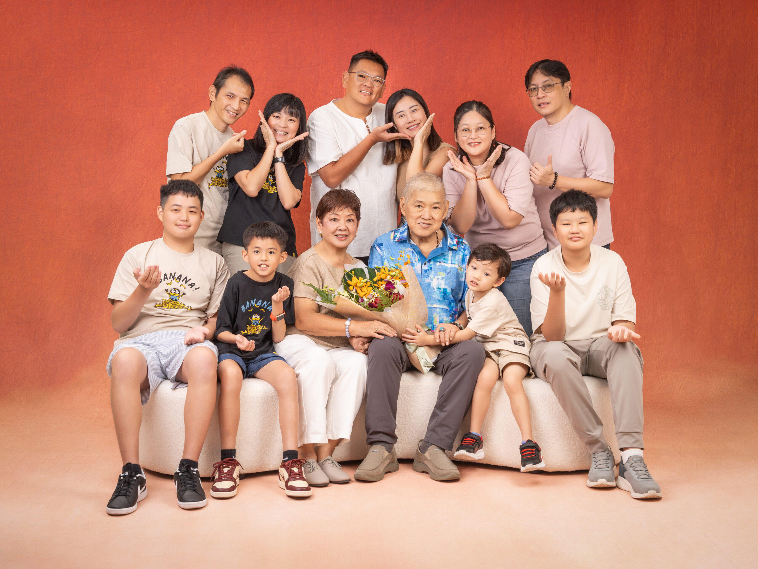 multi-generation family photoshoot